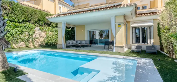 Продажа дома на две семьи в Santa Clara 0