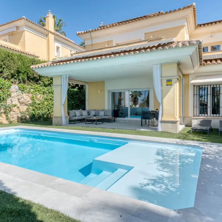 Venta de casa pareada en Santa Clara