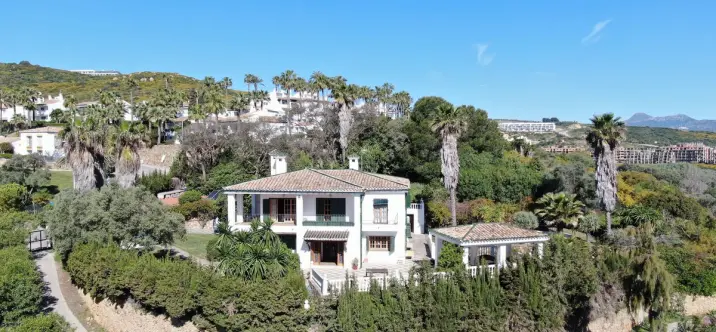 Sale of detached villa in San Luis de Sabinillas 0