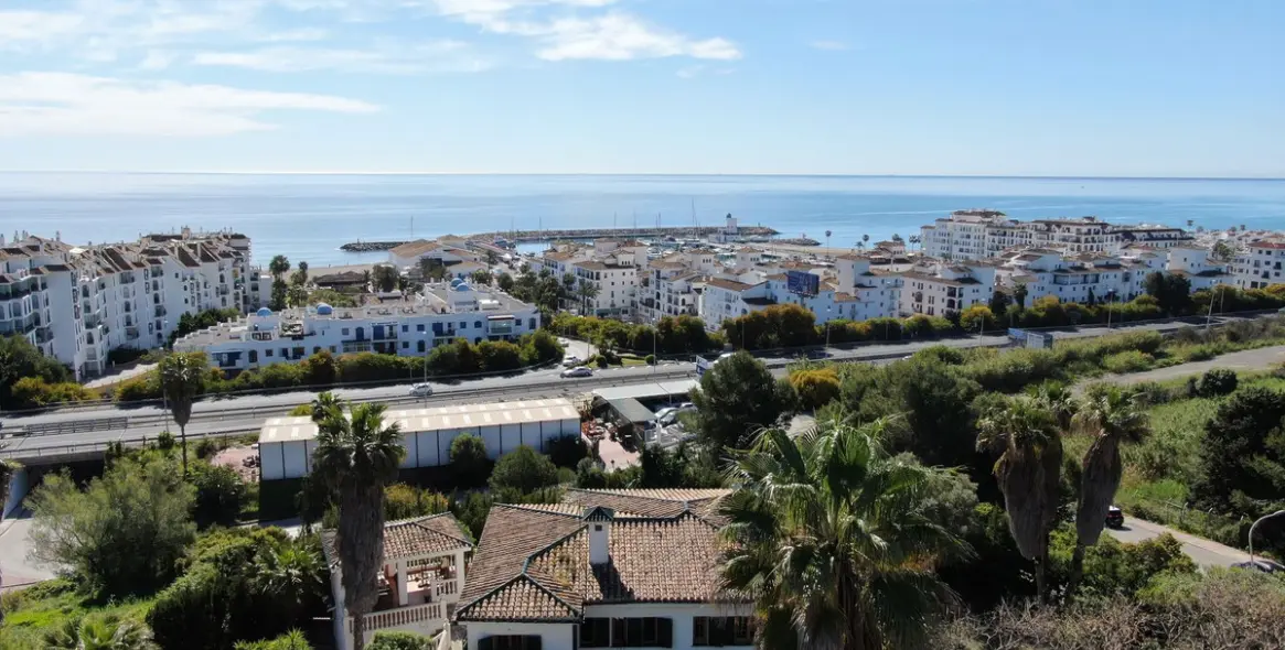 Sale of detached villa in San Luis de Sabinillas 3
