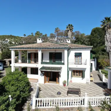 Sale of detached villa in San Luis de Sabinillas