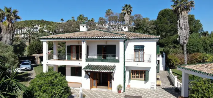 Sale of detached villa in San Luis de Sabinillas 3