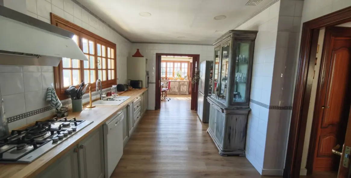 Sale of detached villa in San Luis de Sabinillas 9