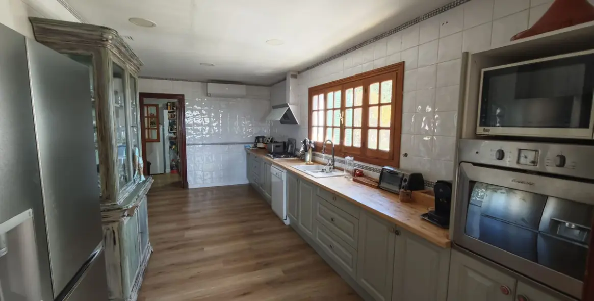Sale of detached villa in San Luis de Sabinillas 10