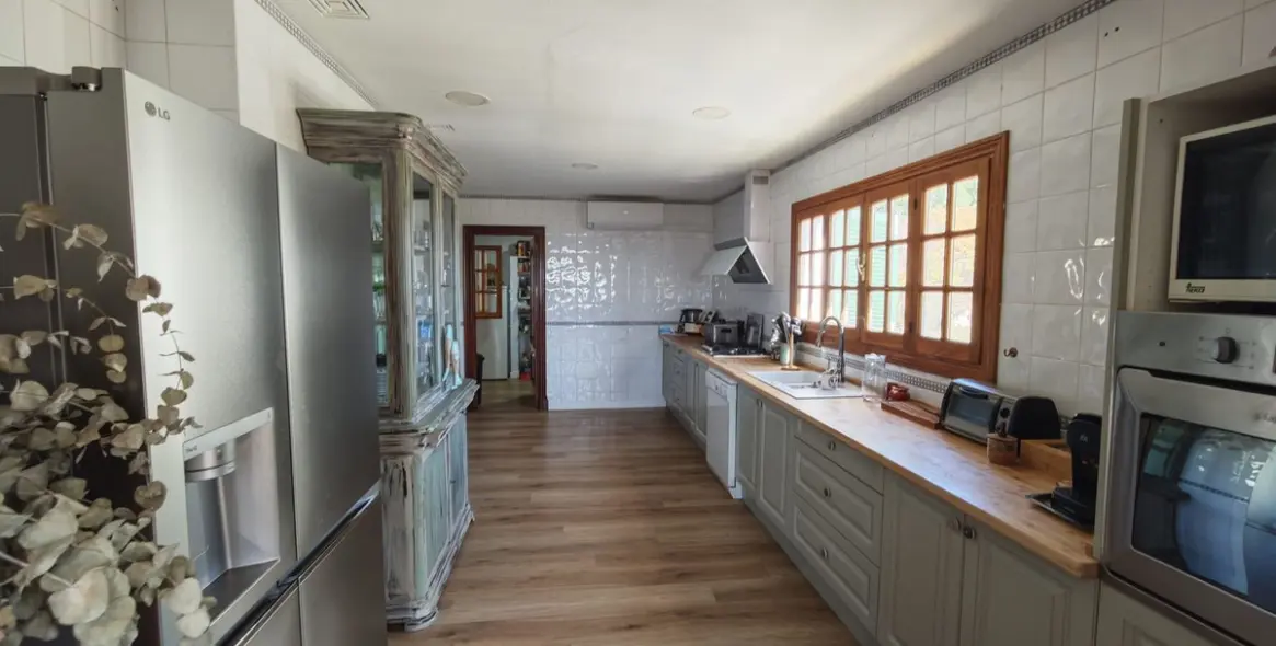 Sale of detached villa in San Luis de Sabinillas 11