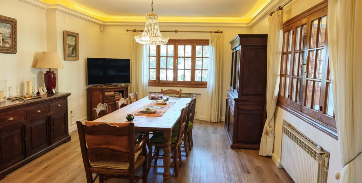 Sale of detached villa in San Luis de Sabinillas 12