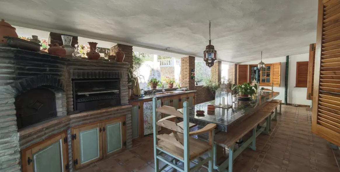 Sale of detached villa in San Luis de Sabinillas 15