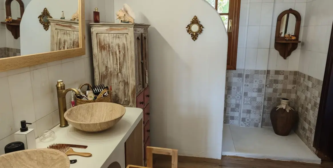 Sale of detached villa in San Luis de Sabinillas 18