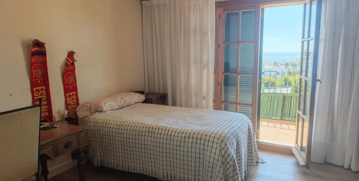 Sale of detached villa in San Luis de Sabinillas 19
