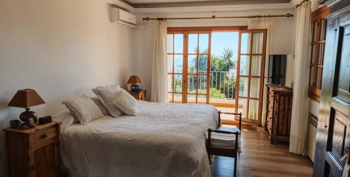 Sale of detached villa in San Luis de Sabinillas 22