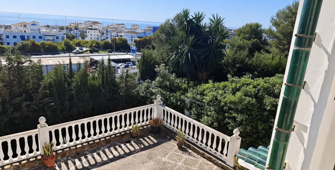 Sale of detached villa in San Luis de Sabinillas 26