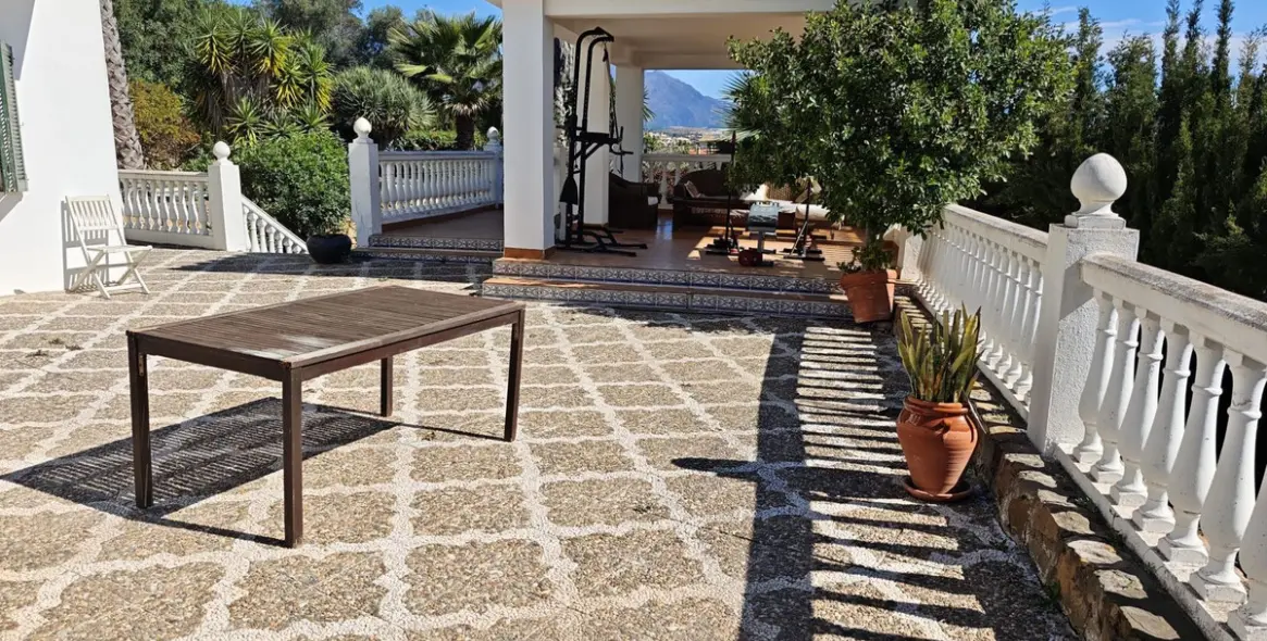 Sale of detached villa in San Luis de Sabinillas 27