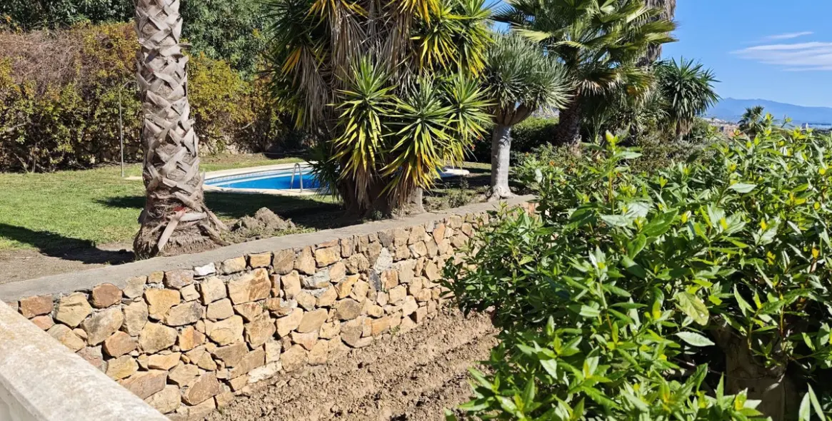 Sale of detached villa in San Luis de Sabinillas 34