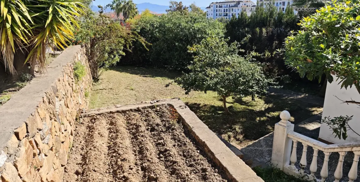 Sale of detached villa in San Luis de Sabinillas 35