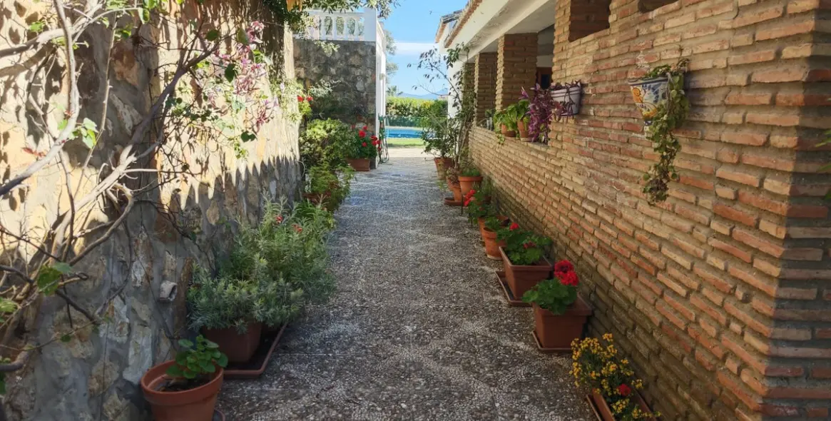 Sale of detached villa in San Luis de Sabinillas 39