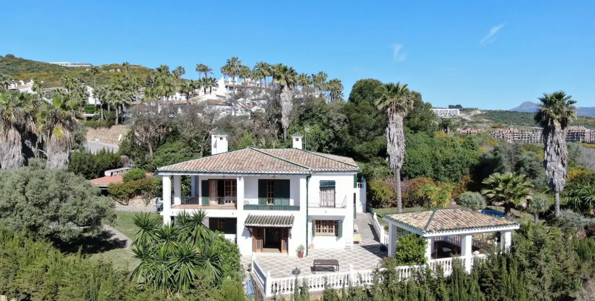 Sale of detached villa in San Luis de Sabinillas 48