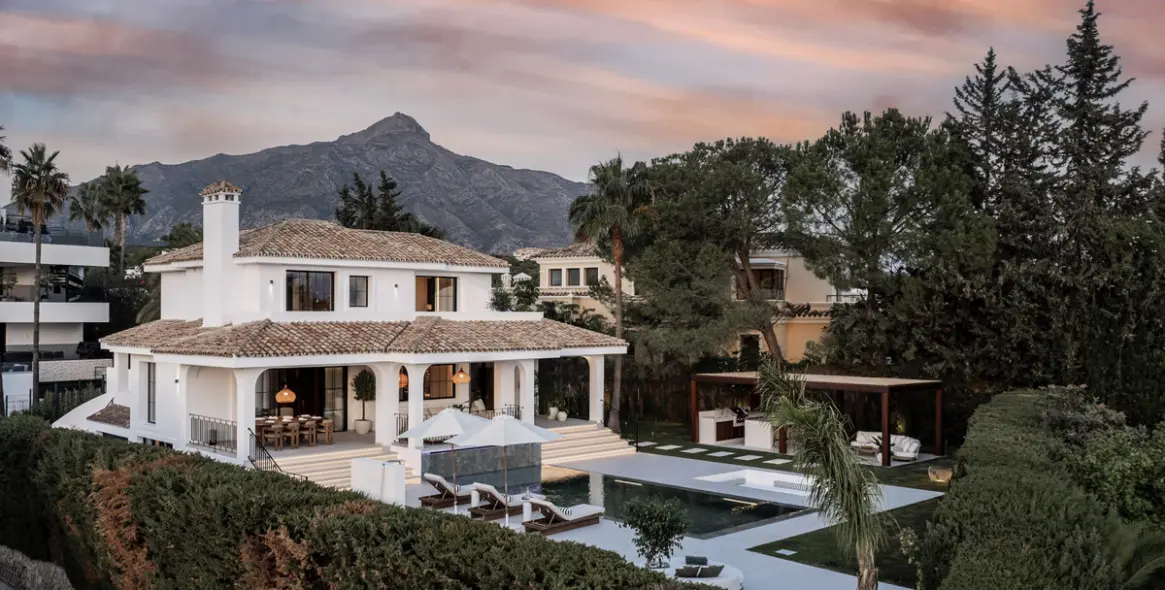 Venta de villa independiente en Nueva Andalucía 1