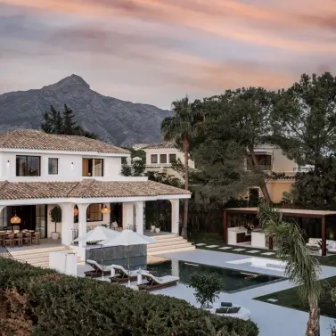 Продажа  отдельно стоящей виллы в Nueva Andalucía