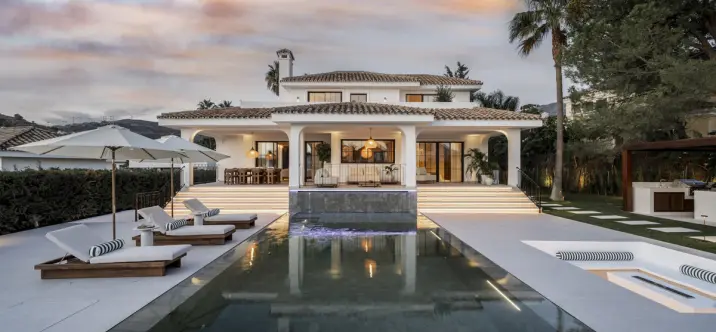 Продажа  отдельно стоящей виллы в Nueva Andalucía 1