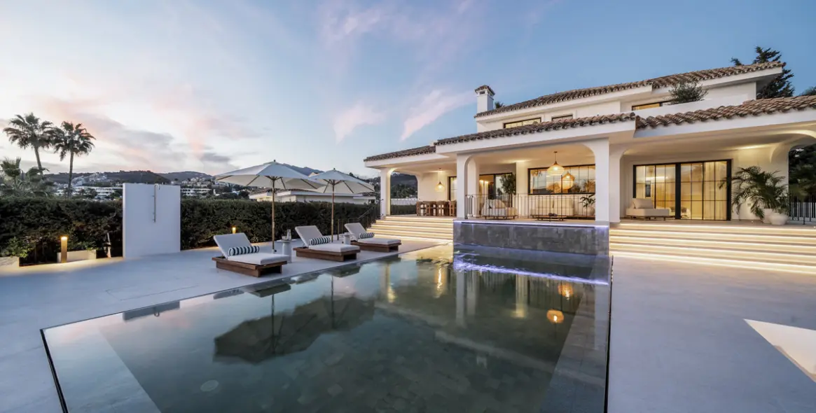 Venta de villa independiente en Nueva Andalucía 3