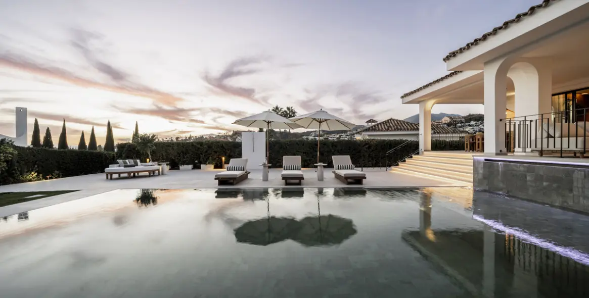 Venta de villa independiente en Nueva Andalucía 4