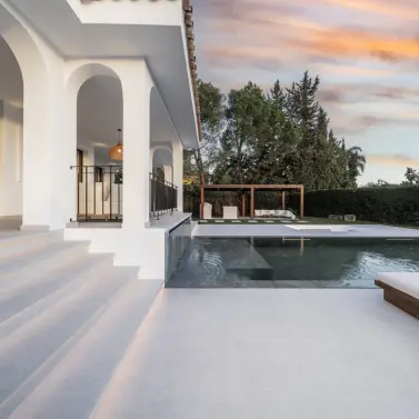 Продажа  отдельно стоящей виллы в Nueva Andalucía