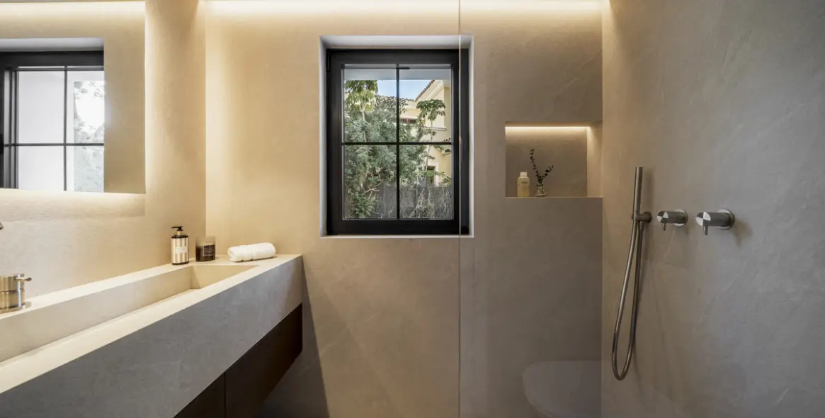 Venta de villa independiente en Nueva Andalucía 26