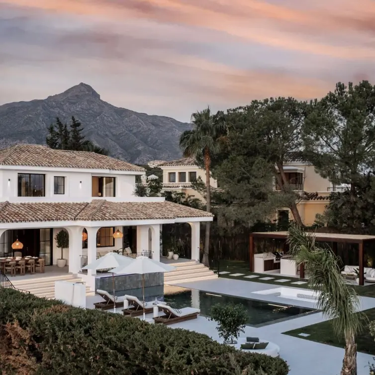 Venta de villa independiente en Nueva Andalucía