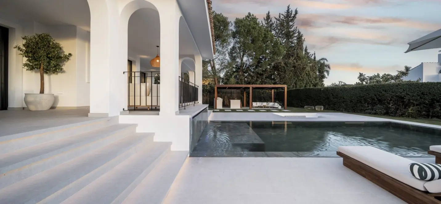 Venta de villa independiente en Nueva Andalucía 4