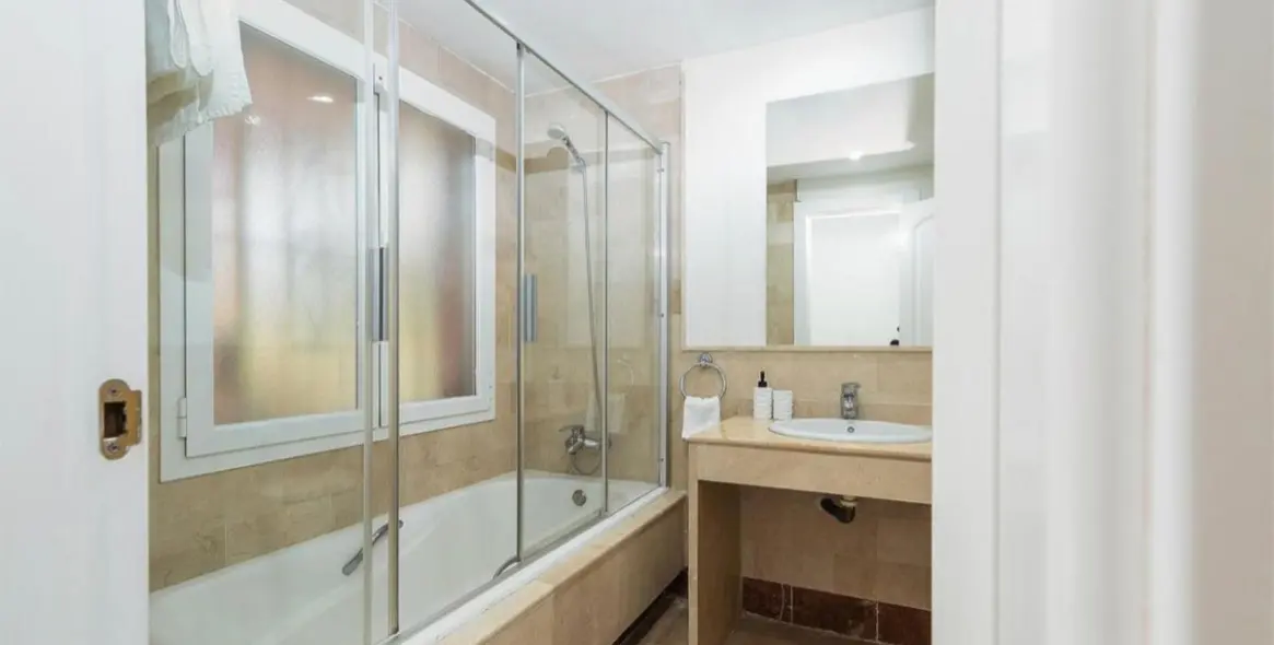 Long-term rent of ground floor apartment in Marbella 26