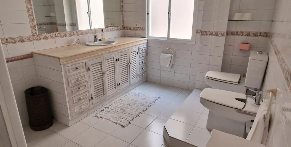 Продажа апартаментов на среднем этаже в Estepona 15