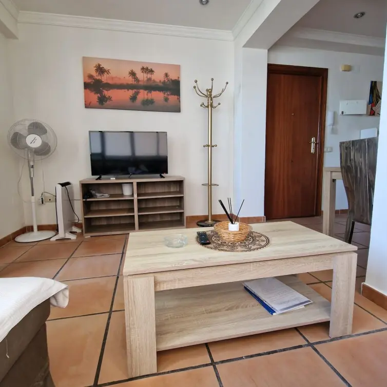 Sale of middle floor apartment in Estepona