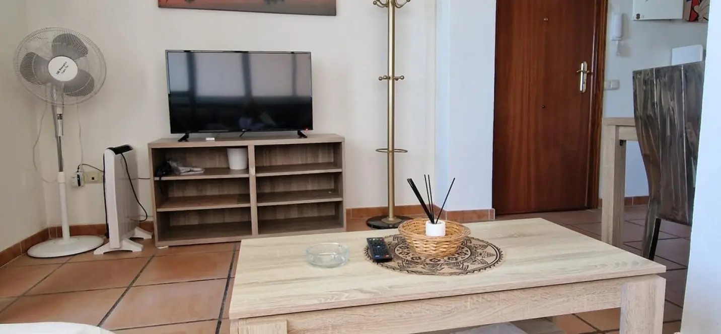 Sale of middle floor apartment in Estepona 1
