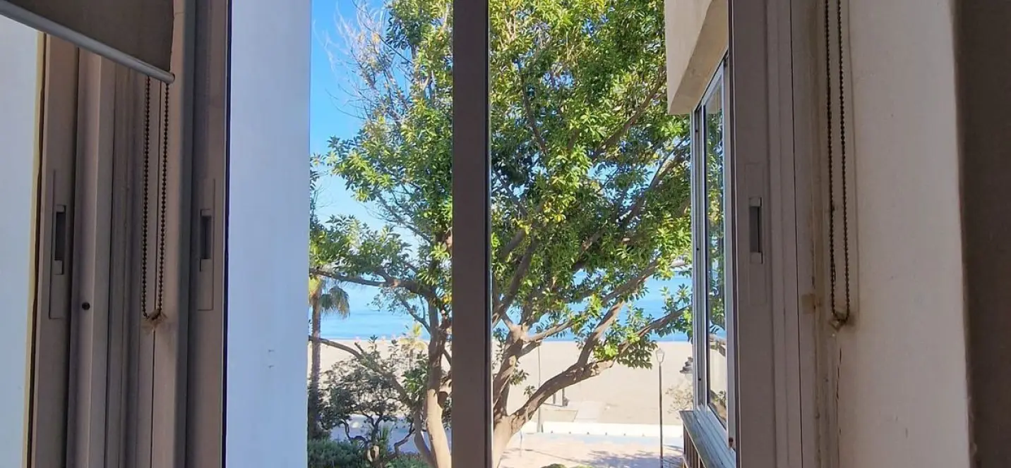 Sale of middle floor apartment in Estepona 3