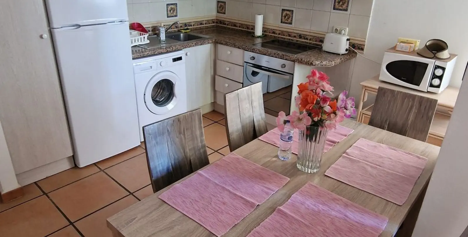 Sale of middle floor apartment in Estepona 5