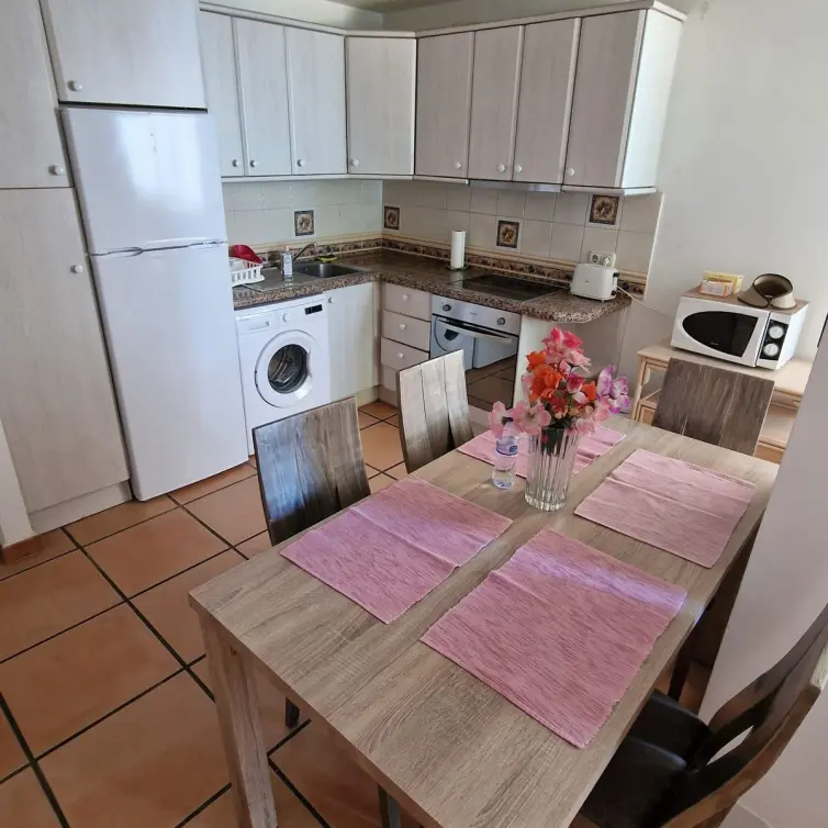 Sale of middle floor apartment in Estepona