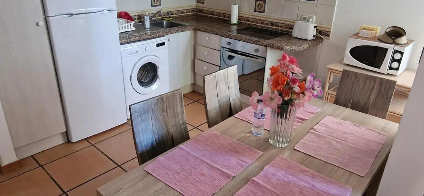 Sale of middle floor apartment in Estepona 4