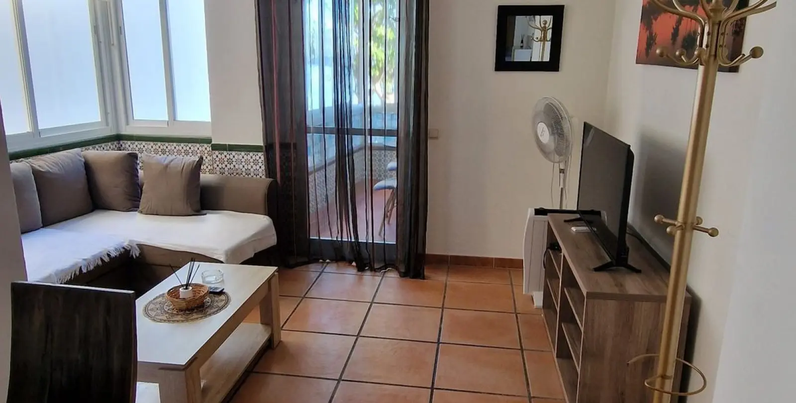 Sale of middle floor apartment in Estepona 11