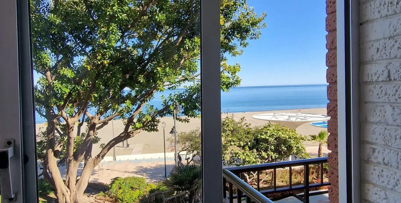 Sale of middle floor apartment in Estepona 14