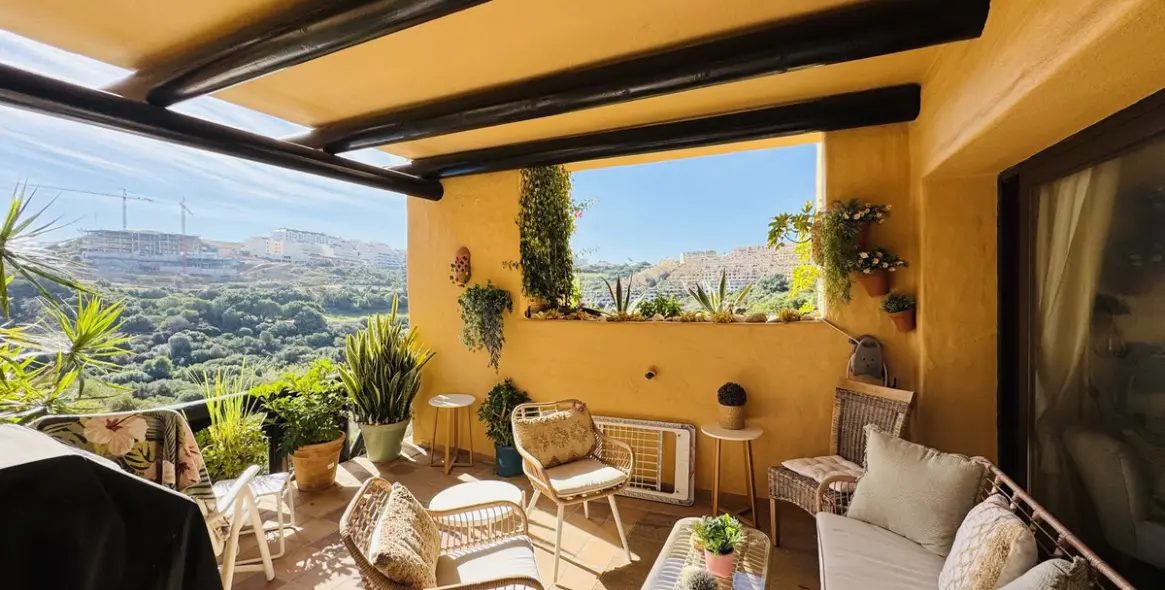 Sale of middle floor apartment in La Duquesa 4