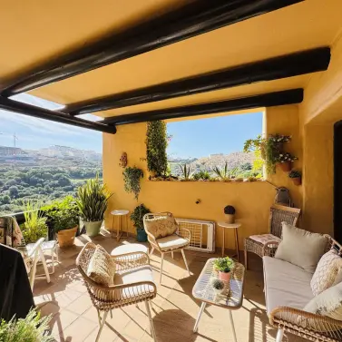 Продажа апартаментов на среднем этаже в La Duquesa