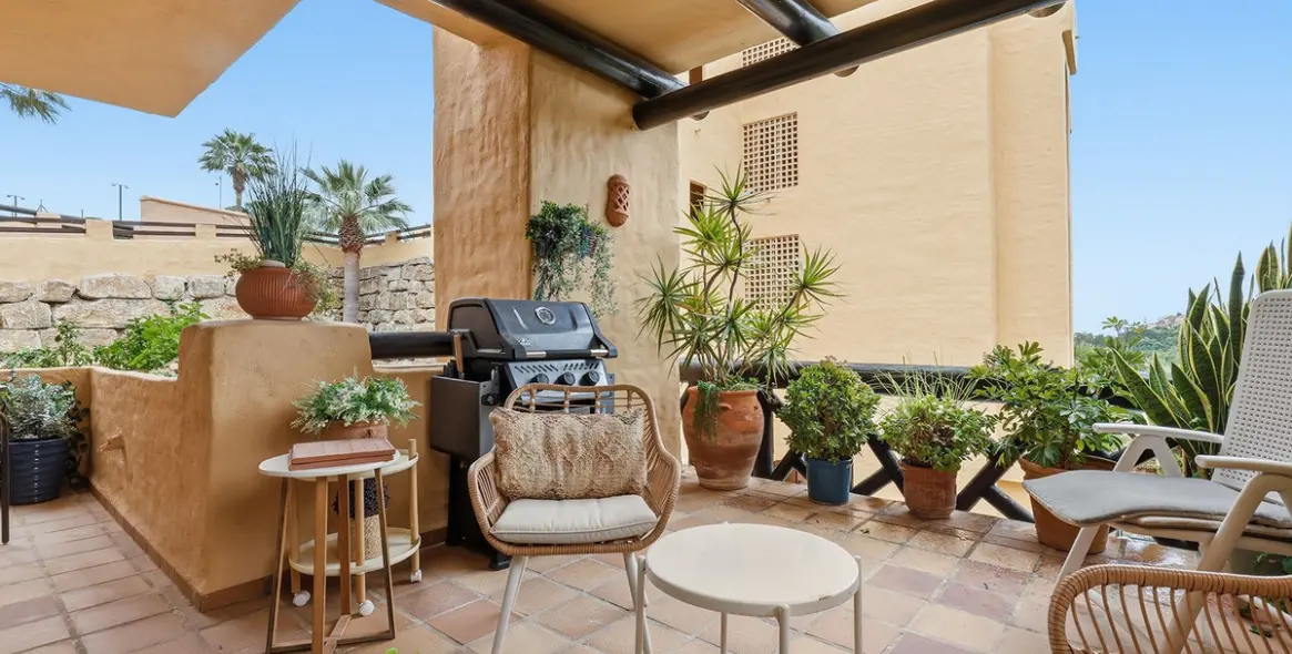 Sale of middle floor apartment in La Duquesa 8