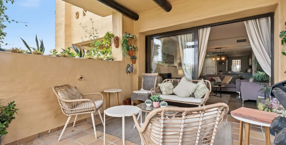 Sale of middle floor apartment in La Duquesa 10