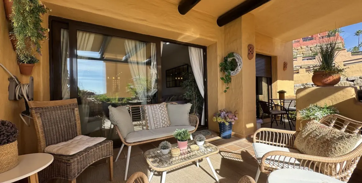 Sale of middle floor apartment in La Duquesa 11