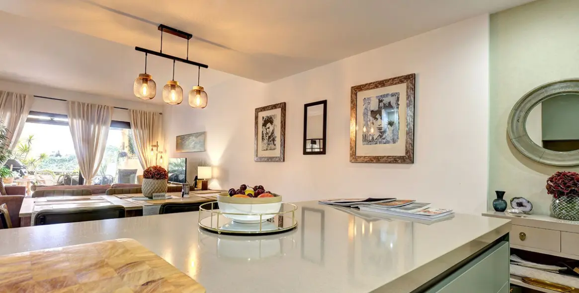 Sale of middle floor apartment in La Duquesa 16