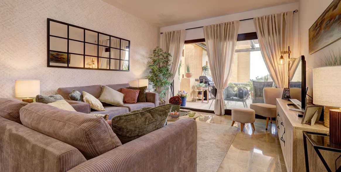 Sale of middle floor apartment in La Duquesa 20