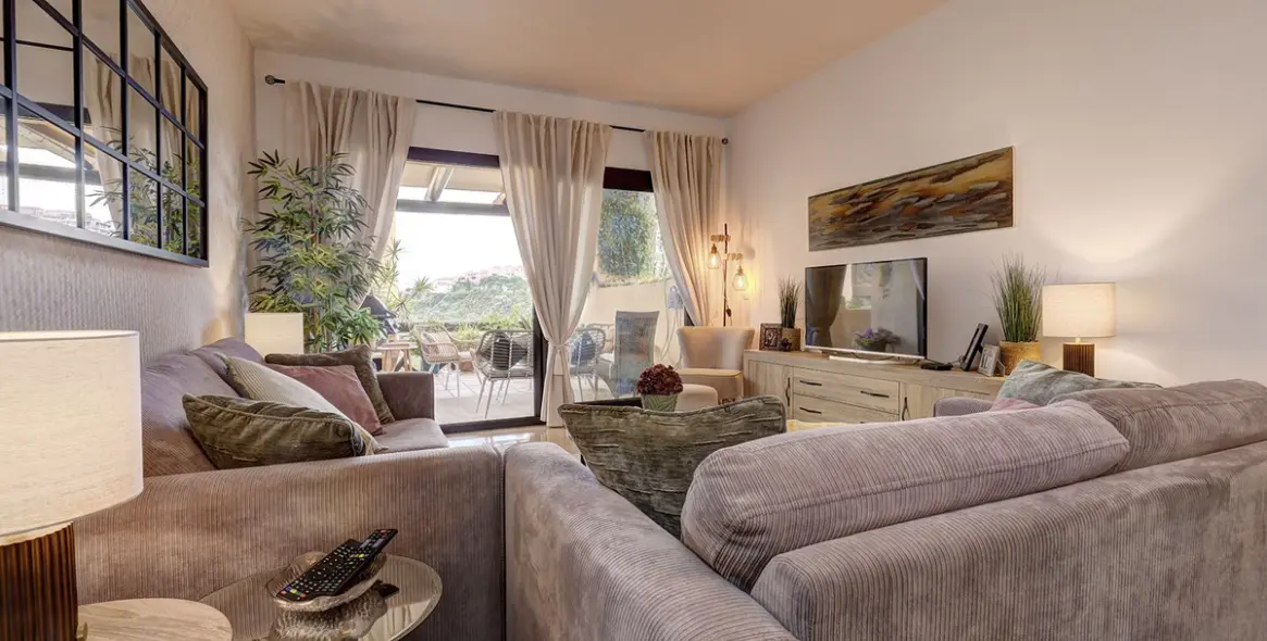 Sale of middle floor apartment in La Duquesa 21