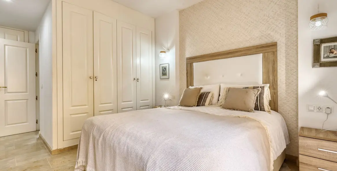 Sale of middle floor apartment in La Duquesa 25