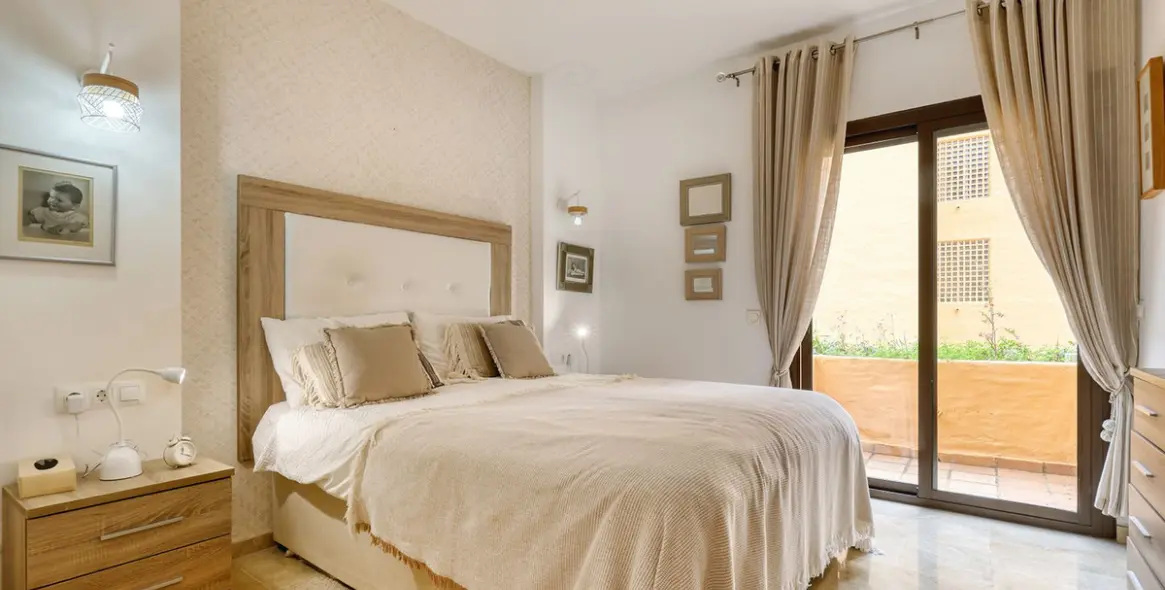 Sale of middle floor apartment in La Duquesa 26