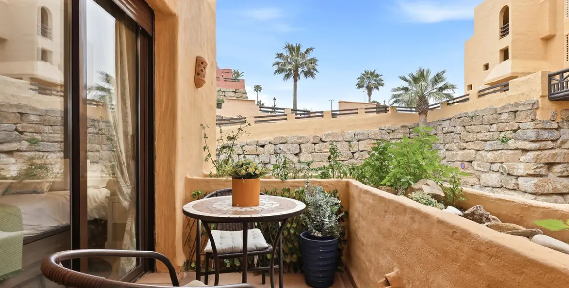 Sale of middle floor apartment in La Duquesa 27